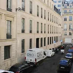 Beautiful Apartment In The Heart Of La Madeleine