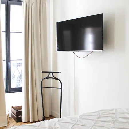 Beautiful In The Heart Of La Madeleine Apartment *